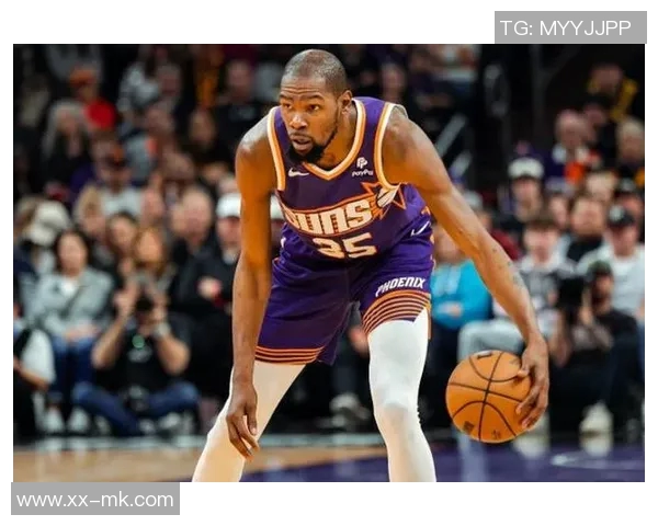 杜兰特称赞布克防守表现出色最终球队成功完成关键一击